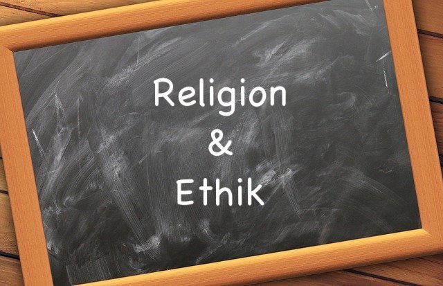 Bild mit Tafel und der Beschriftung Religion als Link zu der entsprechenden Seite.